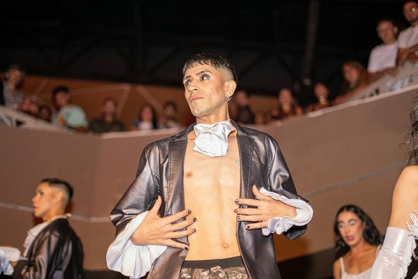 Maquillage pour Hommes : Astuces Éprouvées pour Dissimuler les Imperfections en Toute Subtilité